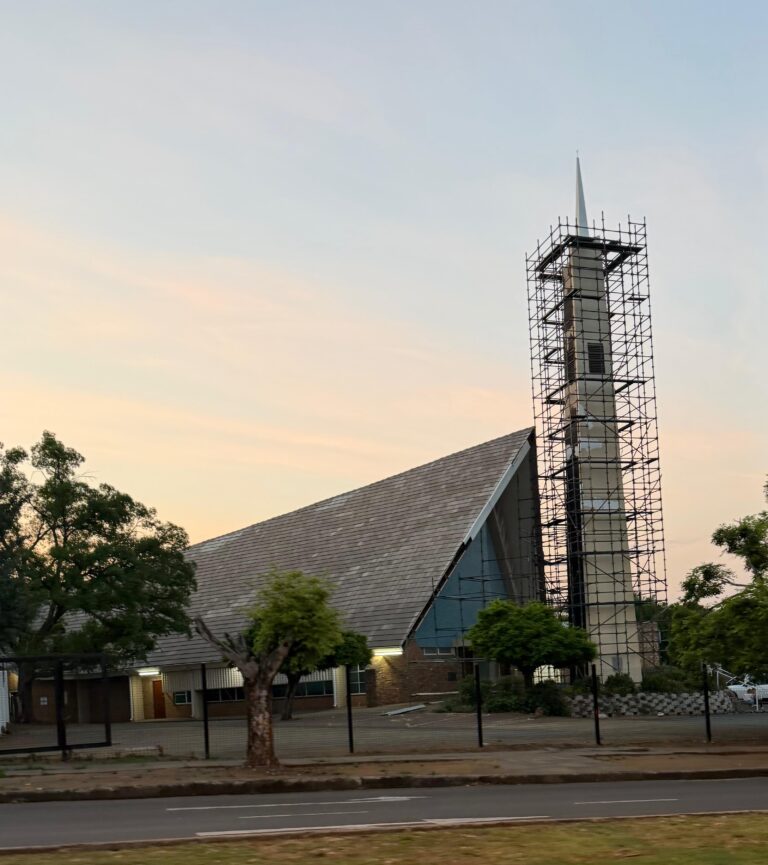 Herstelwerk aan dak en toring